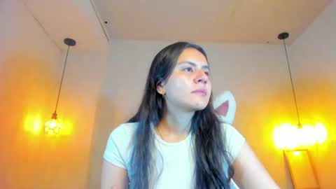 Snapshot of honeybuu_ chatting on 21, 7, 2026 Emily online show from 21, 7, 2026