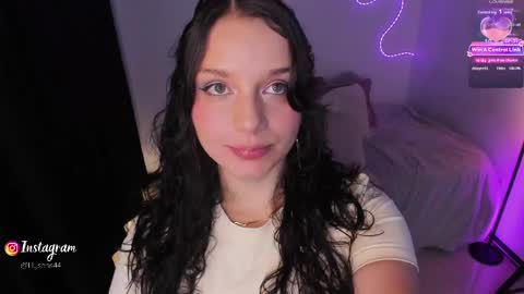 Snapshot of honeymoontea chatting on 28, 4, 2026 online show from 28, 4, 2026
