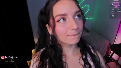 Snapshot of honeymoontea chatting on 5, 5, 2026 online show from 5, 5, 2026