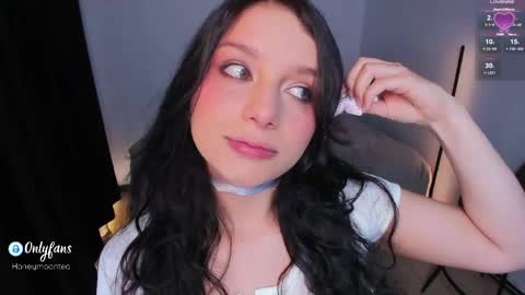 Snapshot of honeymoontea chatting on 12, 5, 2026 online show from 12, 5, 2026