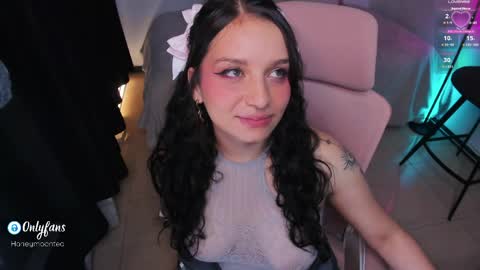 Snapshot of honeymoontea chatting on 13, 5, 2026 online show from 13, 5, 2026