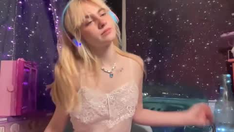 Emi Rose online show from 16, 1, 2025