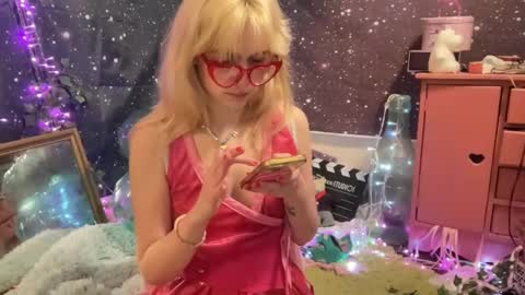 Emi Rose online show from 6, 2, 2025