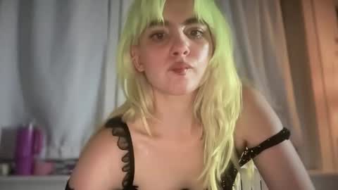 Emi Rose online show from 7, 10, 2025