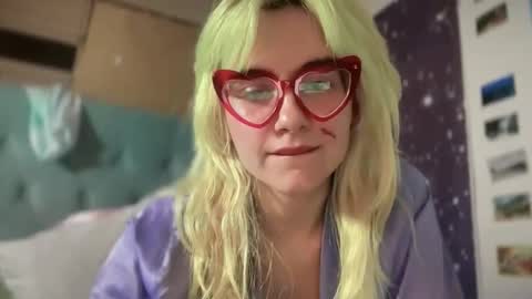 Emi Rose online show from 18, 10, 2025