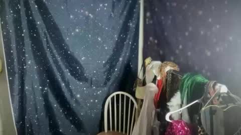 Emi Rose online show from 27, 11, 2025