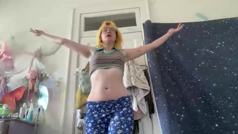 Snapshot of honeyxlimbed chatting on 24, 4, 2026 Emi Rose online show from 24, 4, 2026