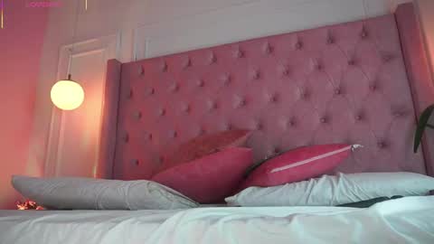 Snapshot of honeyymoonn_ chatting on 20, 4, 2026 Honey Moon Help me to reach 100 thumbs up online show from 20, 4, 2026