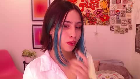 Snapshot of honeyypeaach chatting on 29, 10, 2025    online show from 29, 10, 2025