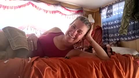 hoodoou online show from 4, 4, 2026