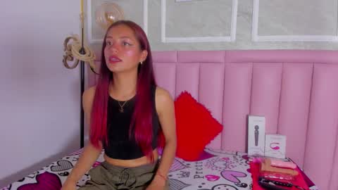 Snapshot of hoollyhendrix chatting on 5, 2, 2026 holly online show from 5, 2, 2026