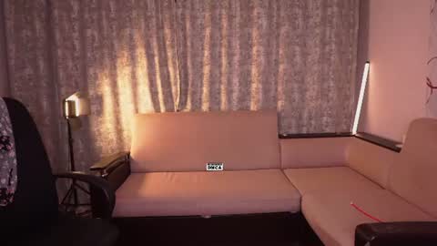 Snapshot of hoot_owl_cb chatting on 23, 6, 2026 Karina online show from 23, 6, 2026