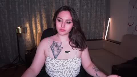 Snapshot of hoot_owl_cb chatting on 27, 6, 2026 Karina online show from 27, 6, 2026