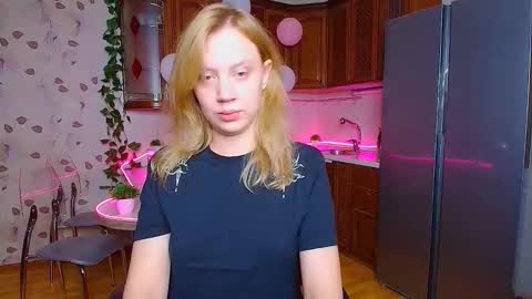 Snapshot of hope_happyyy chatting on 18, 9, 2025 hope happyyy online show from 18, 9, 2025