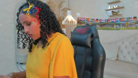 Snapshot of horny_curlss chatting on 18, 6, 2026 Horny Curls online show from 18, 6, 2026