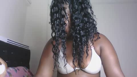 Snapshot of horny_sexxy_babe chatting on 15, 4, 2026 Lucy online show from 15, 4, 2026
