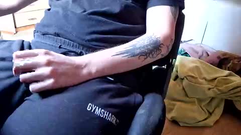 Snapshot of hornyandopenminded chatting on 30, 10, 2025 hornyandopenminded online show from 30, 10, 2025