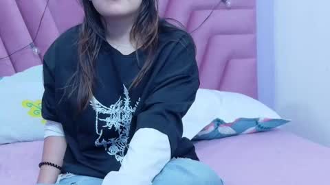 Khloe  online show from 25, 3, 2026