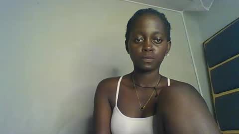 Snapshot of hornybella4 chatting on 28, 10, 2025 Bella online show from 28, 10, 2025