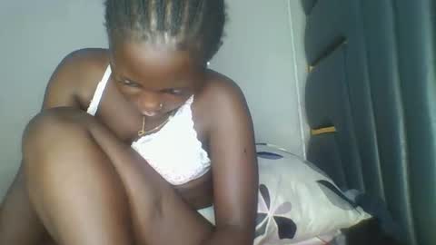 Snapshot of hornybella84 chatting on 24, 4, 2026 Bella online show from 24, 4, 2026