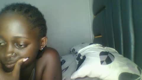 Snapshot of hornybella84 chatting on 25, 4, 2026 Bella online show from 25, 4, 2026