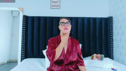 Snapshot of hornylatimommy chatting on 19, 4, 2026 Natasha online show from 19, 4, 2026