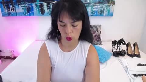 Snapshot of hornystepmommy_ chatting on 27, 4, 2026 LILY online show from 27, 4, 2026
