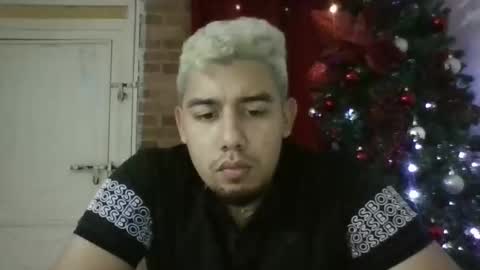 Snapshot of hot2512 chatting on 22, 12, 2025 hot2512 online show from 22, 12, 2025