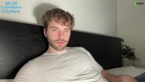 Snapshot of hot8pack01 chatting on 31, 12, 2024 Edward aka Wolf online show from 31, 12, 2024