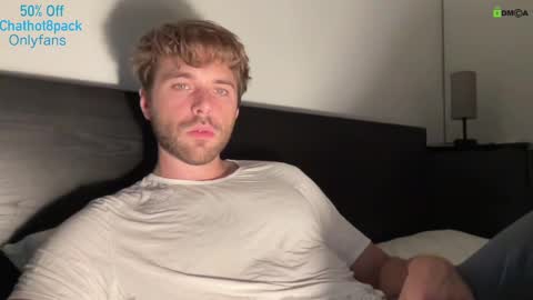 Snapshot of hot8pack01 chatting on 18, 10, 2025 Edward aka Wolf online show from 18, 10, 2025