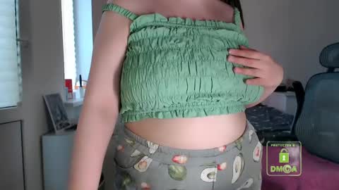 Snapshot of hot_and_pretty chatting on 17, 5, 2026 Lila online show from 17, 5, 2026