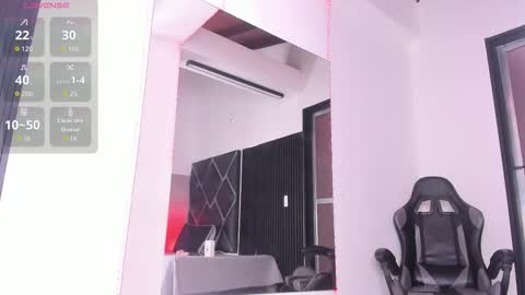 Snapshot of hot_boy_04 chatting on 22, 10, 2025 hot boy 04 online show from 22, 10, 2025