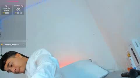 Snapshot of hot_boy_04 chatting on 3, 3, 2026 hot boy 04 online show from 3, 3, 2026