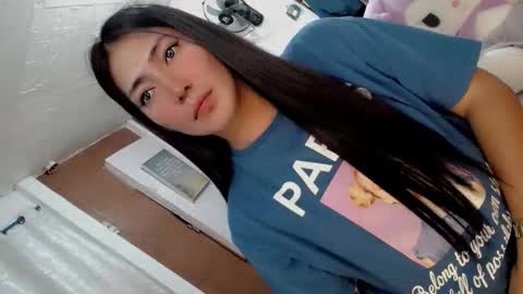 its me CLAUDIA online show from 11, 4, 2026