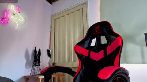 Snapshot of hot_destinyk chatting on 10, 4, 2026 destinyk online show from 10, 4, 2026