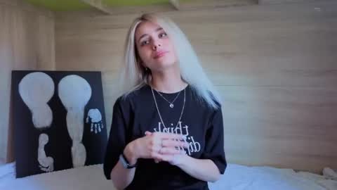 Snapshot of hot_kittie_hot chatting on 19, 6, 2026 hot_kittie_hot online show from 19, 6, 2026