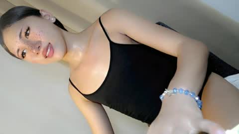 Snapshot of hot_little_angel18 chatting on 25, 6, 2026 hot_little_angel18 online show from 25, 6, 2026
