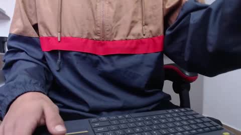 Snapshot of hot_twinks83 chatting on 17, 9, 2025 hot_twinks83 online show from 17, 9, 2025