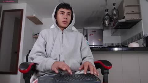 Snapshot of hot_twinks83 chatting on 13, 10, 2025 hot_twinks83 online show from 13, 10, 2025