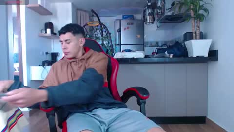 Snapshot of hot_twinks83 chatting on 22, 10, 2025 hot_twinks83 online show from 22, 10, 2025