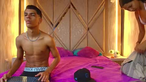 hotcouple_222 online show from 19, 11, 2025