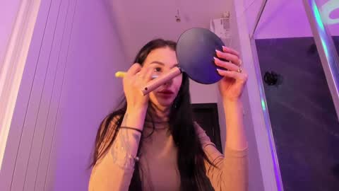 hotfallingdevil online show from 16, 3, 2026