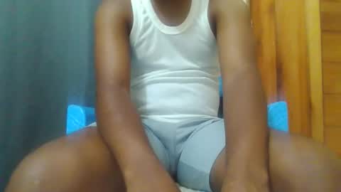 Snapshot of hotguyy001 chatting on 19, 10, 2025 hotguyy001 online show from 19, 10, 2025