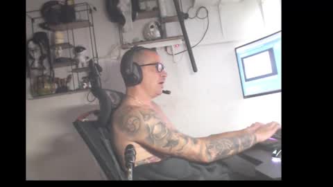 Snapshot of hotkinkytat chatting on 16, 4, 2026 hotkinkytat online show from 16, 4, 2026