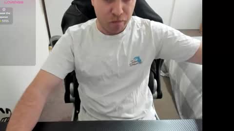 Snapshot of hotmelbguy20 chatting on 2, 10, 2025 Cum and play X online show from 2, 10, 2025