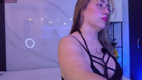 Sussy Bloom  online show from 31, 3, 2026