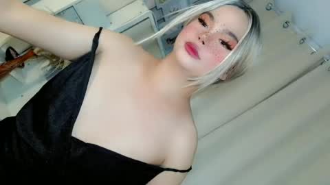 hotsiren101 online show from 17, 6, 2026