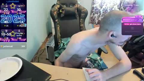 Snapshot of hotsummer1996 chatting on 8, 3, 2025 hot online show from 8, 3, 2025