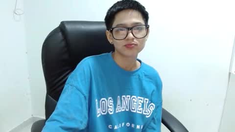 Snapshot of hott_cute69 chatting on 8, 11, 2025 hott_cute69 online show from 8, 11, 2025