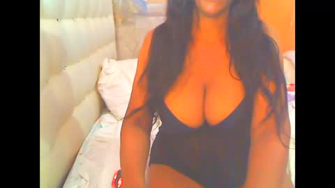 Snapshot of hottesa2019 chatting on 1, 5, 2026 THEONE online show from 1, 5, 2026